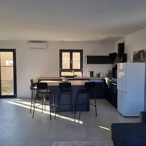  Hébergement de vacances Maison Neuve